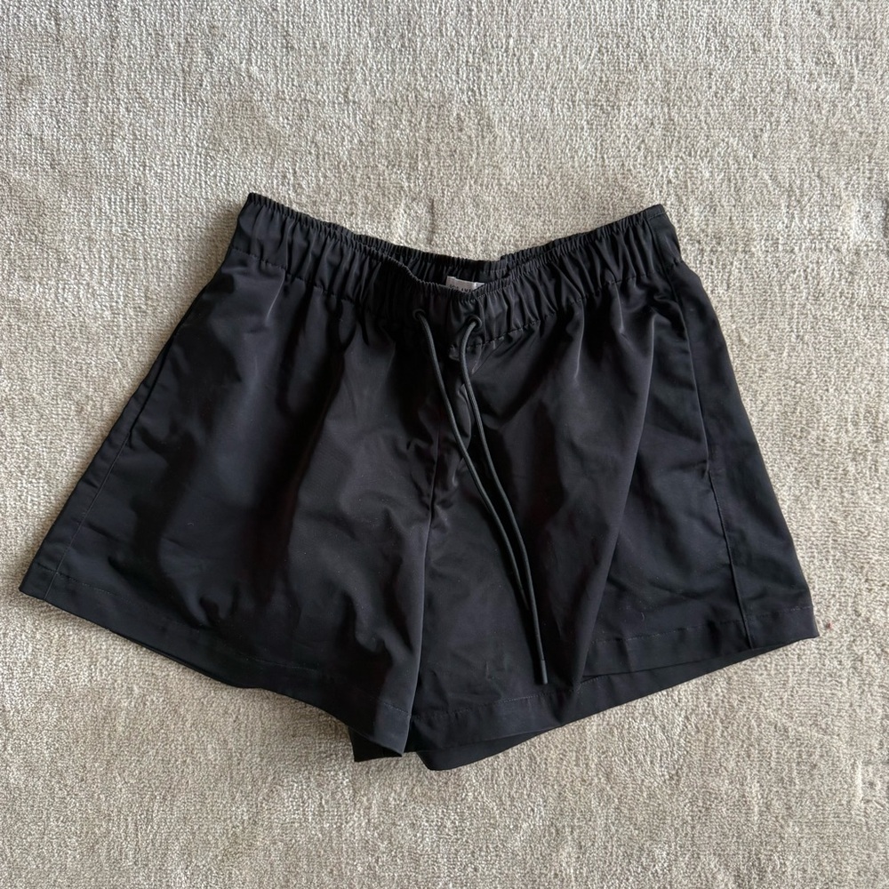 Good American black shorts